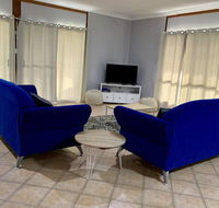 Bees Place - 3 bedroom home on 10 acres of land with distant ocean views - Accommodation Mermaid Beach