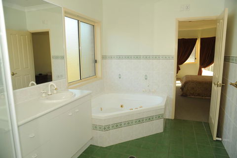 Waterfront At White Patch - Accommodation Mermaid Beach 17