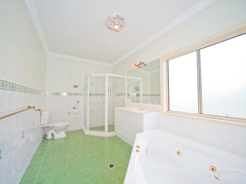 Waterfront At White Patch - Accommodation Mermaid Beach 29