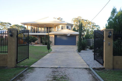 Waterfront At White Patch - Accommodation Mermaid Beach 16