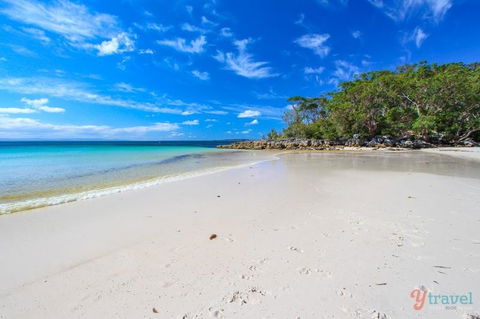 Waterfront At White Patch - Accommodation Mermaid Beach 25