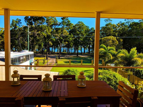 Waterfront At White Patch - Accommodation Mermaid Beach 9