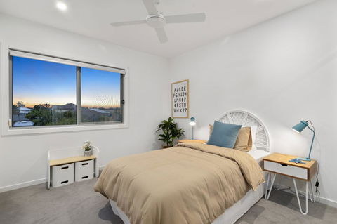 Luxury Canal Front Holiday House - Accommodation Mermaid Beach 3