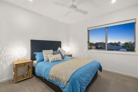 Luxury Canal Front Holiday House - Accommodation Mermaid Beach 1