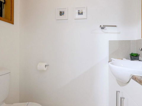 Claytons 1 By Discover Stradbroke - Accommodation Mermaid Beach 5