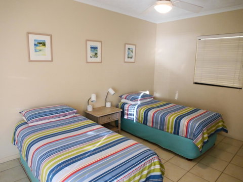 Cylinder Cove 1 - Accommodation Mermaid Beach 7