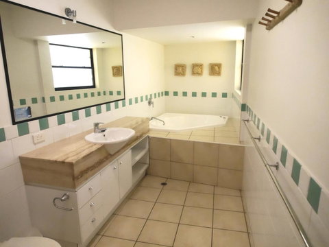 Cylinder Cove 1 - Accommodation Mermaid Beach 6
