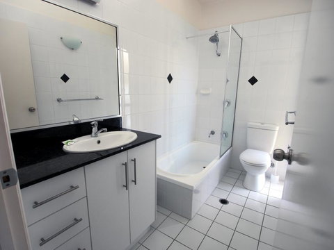 Blue Water Views 1 - Accommodation Mermaid Beach 8