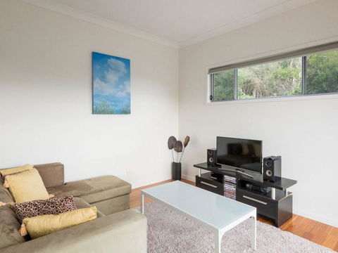 Island Time - Accommodation Mermaid Beach 6