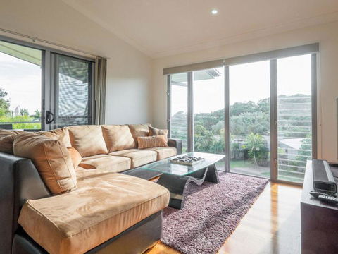 Island Time - Accommodation Mermaid Beach 15