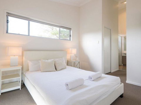 Island Time - Accommodation Mermaid Beach 2