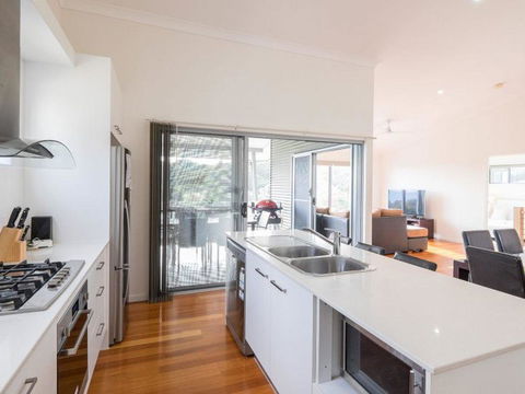 Island Time - Accommodation Mermaid Beach 4