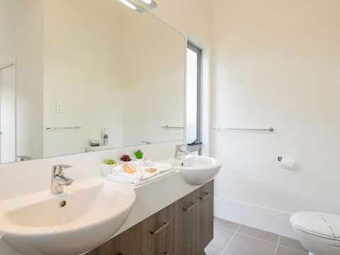 Island Time - Accommodation Mermaid Beach 12