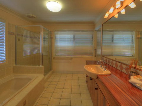 Belle Vue Beach House By Discover Stradbroke - Accommodation Mermaid Beach 9