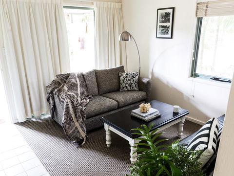 Pinetrees Lodge - Accommodation Mermaid Beach 1