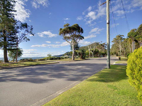 'Beachside' Shoal Bay, Unit 4 - Accommodation Mermaid Beach 3