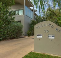 'Rolling Waves 2' on Ocean Drive - Accommodation Mermaid Beach