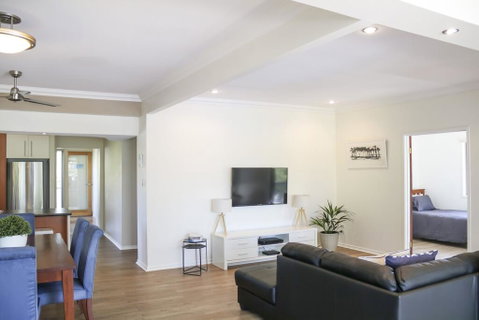 'Top Tier' Dog Friendly Holiday Home - Accommodation Mermaid Beach 3