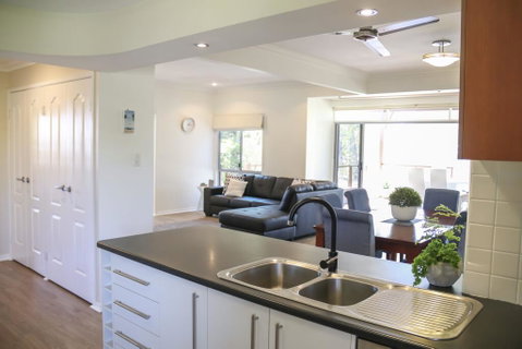 'Top Tier' Dog Friendly Holiday Home - Accommodation Mermaid Beach 2