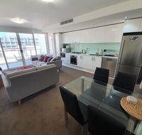 just listed Bolton St 1br 350m walk to Newcastle beach  Wifi end Eand - Accommodation Mermaid Beach