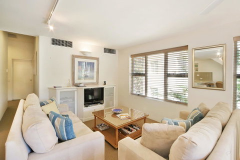 10 Alderly - Accommodation Mermaid Beach 3