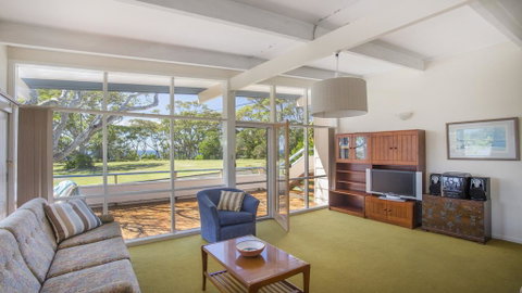 103 Bannister Head Rd - Beaming Bannister Retreat - Accommodation Mermaid Beach 1
