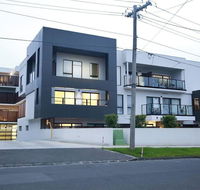136 Light-filled Homely Box Hill Apt 2Bed2BathFreeParking - Accommodation Mermaid Beach