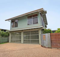 18 Northbeach Place Mudjimba Beach - Pet Friendly Linen Included WIFI - Accommodation Mermaid Beach