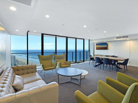 2 Bedroom Ocean View Apartment In Surfers Paradise - Accommodation Mermaid Beach 3
