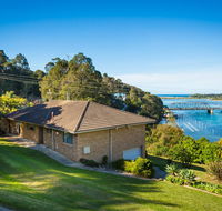 2 Water Crescent - Retro Haven - Accommodation Mermaid Beach