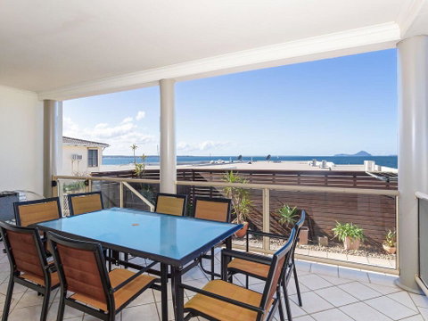 2/141A Soldiers Point Road - Large Waterfront Duplex Across From The Bowling Club - Accommodation Mermaid Beach 2