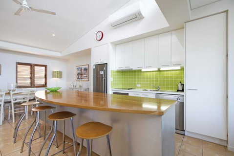 2/22 Stevens - Accommodation Mermaid Beach 0