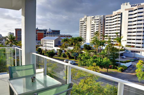 201 Lake Street - Accommodation Mermaid Beach 2