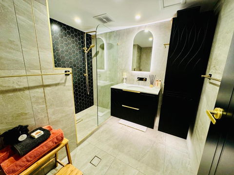 Beachside Bliss - High Floor 2 Bedroom With Stunning River Views - Accommodation Mermaid Beach 4