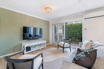 Budds Villa 2 By Khove with Accommodation Mermaid Beach