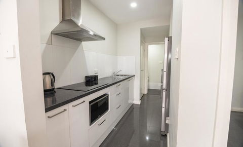 Cardiff Executive Apartments - Accommodation Mermaid Beach 2