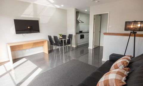 Cardiff Executive Apartments - Accommodation Mermaid Beach 3