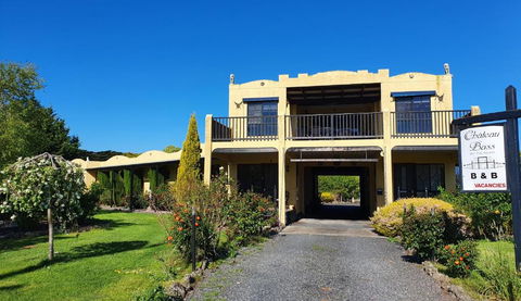 Chateau Bass - Accommodation Mermaid Beach 1