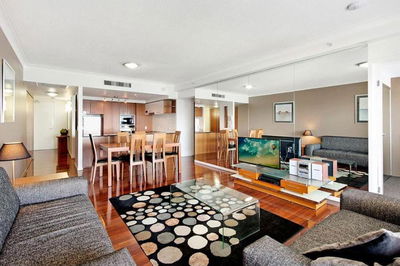 Chevron Renaissance | High Floor Ocean View Apartments by Gold Coast Holidays