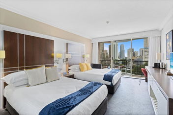 Cosy Studio With Ocean Views & Rooftop Jacuzzis with Accommodation Mermaid Beach