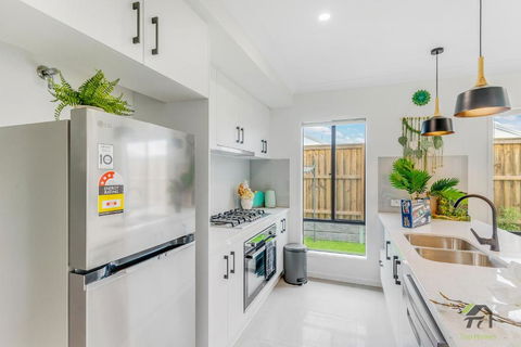 Cozy&Luminous 4-bedroom House - Accommodation Mermaid Beach 1
