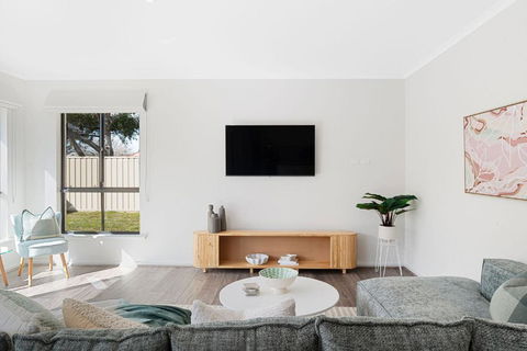 Crimson Ridge - Wines, Vines And Dine - Accommodation Mermaid Beach 0