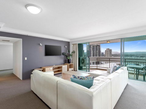 Crown Towers Superior 3 Bedroom Apartment - CoastHM - Accommodation Mermaid Beach 4