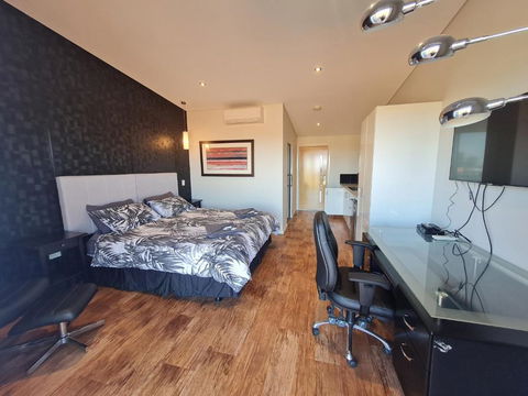 Cue Motel - Accommodation Mermaid Beach 2