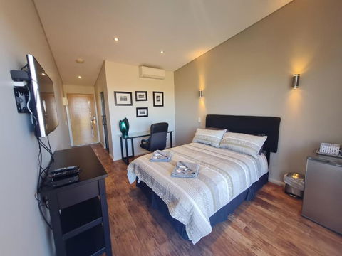 Cue Motel - Accommodation Mermaid Beach 0
