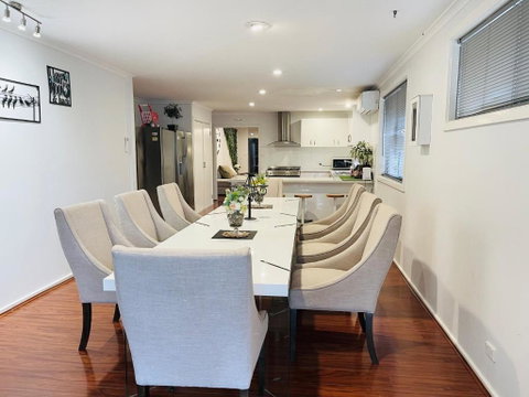 D130 The Link Fantasy Place - Accommodation Mermaid Beach 1