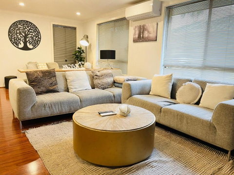 D130 The Link Fantasy Place - Accommodation Mermaid Beach 2