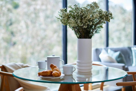 2BR Apt With Yarra River Views & Parking - Accommodation Mermaid Beach 2