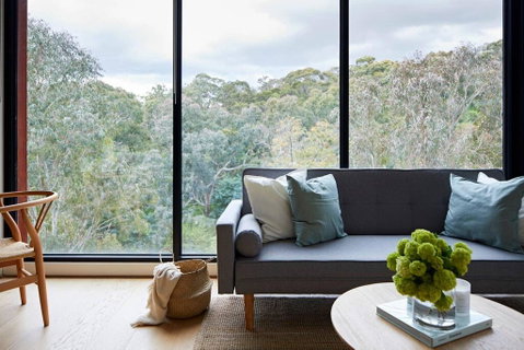 2BR Apt With Yarra River Views & Parking - Accommodation Mermaid Beach 1