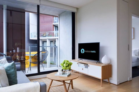 2BR Apt With Yarra River Views & Parking - Accommodation Mermaid Beach 3